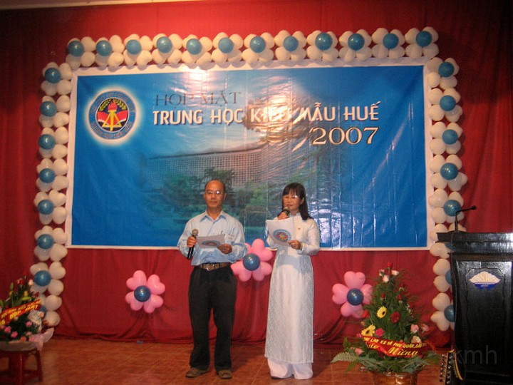 Hai MC cua ngay hoi.jpg - Hai MC của ngày hội : Phước K3, Hạnh K3